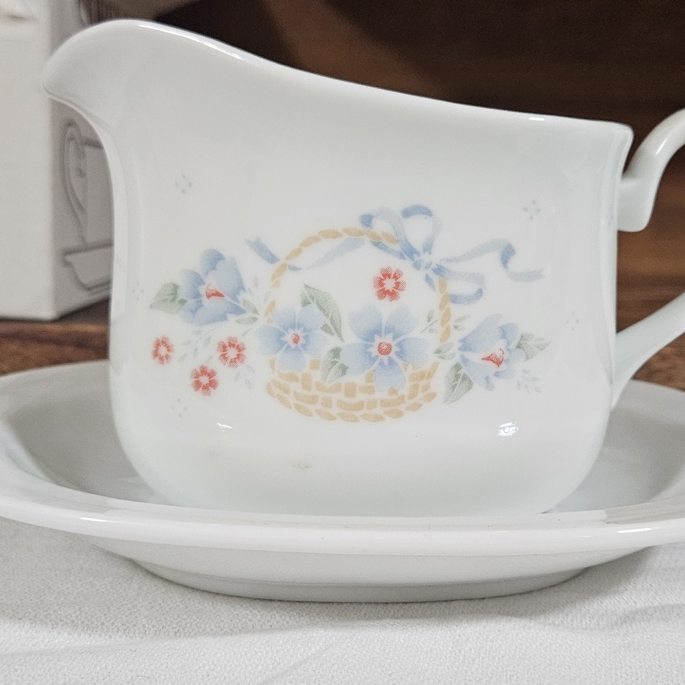 Corelle Country Cornflower Gravy Boat with original box.